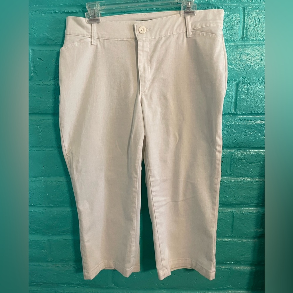 Lee Riders Easy Care white Capri pants, size 14